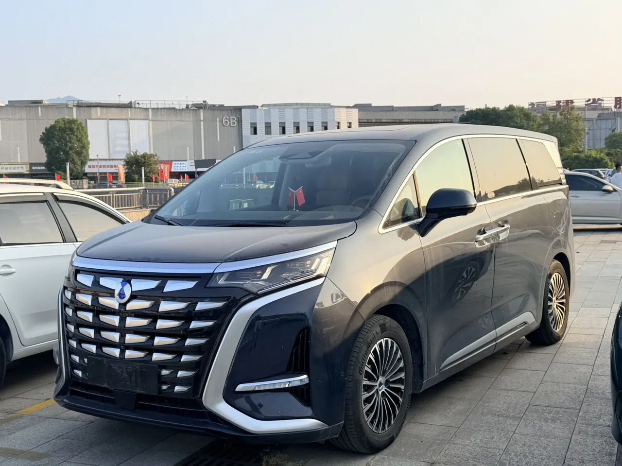 Open image lightbox: Denza 2022 Denza D9 DM-i 1.5T stepless 970 four-wheel drive flagship automatic gear
