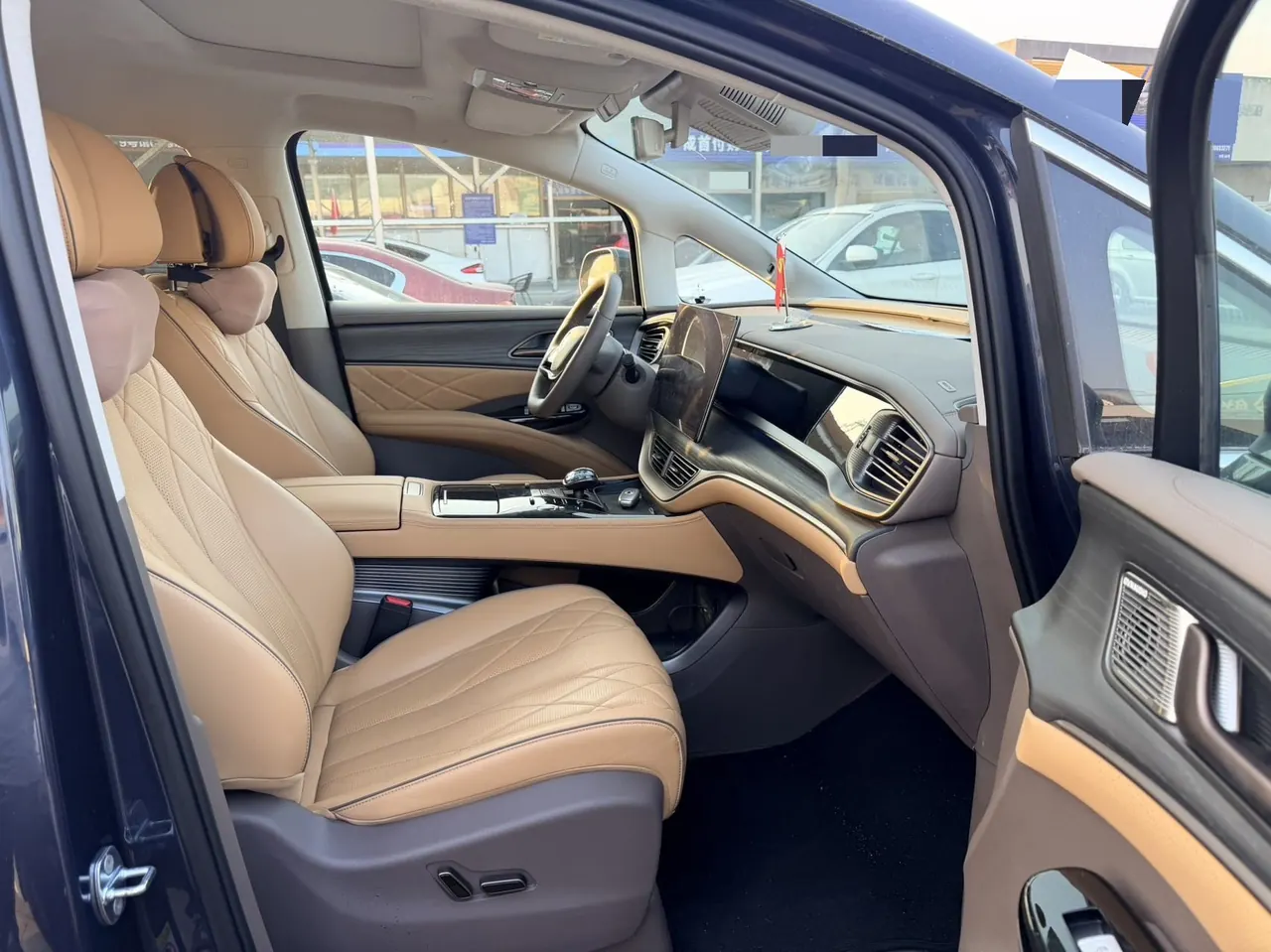 Denza 2022 Denza D9 DM-i 1.5T stepless 970 four-wheel drive flagship automatic gear 7