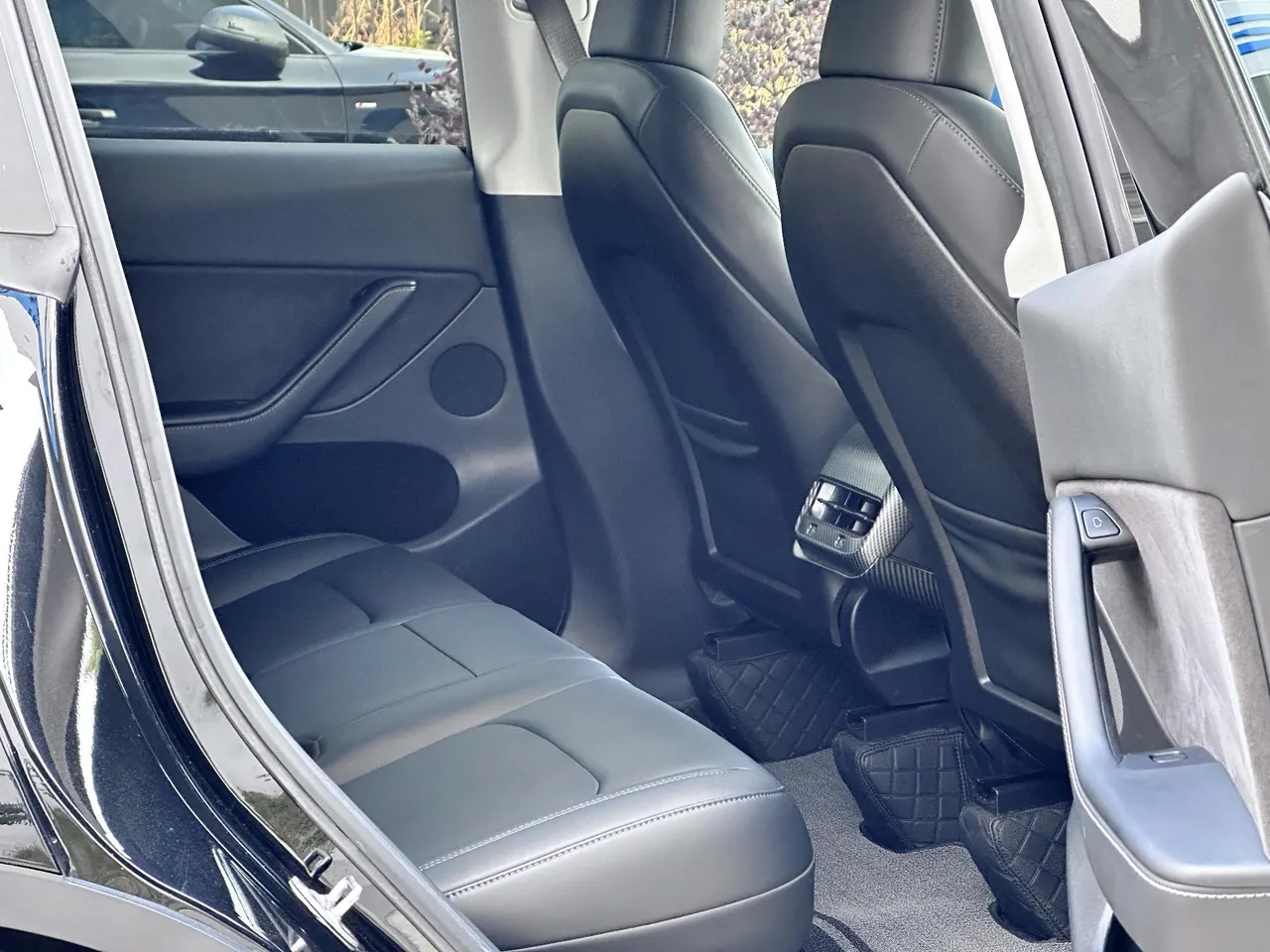 Tesla 2022 Model Y rear-wheel drive version (facelift) automatic gear 4