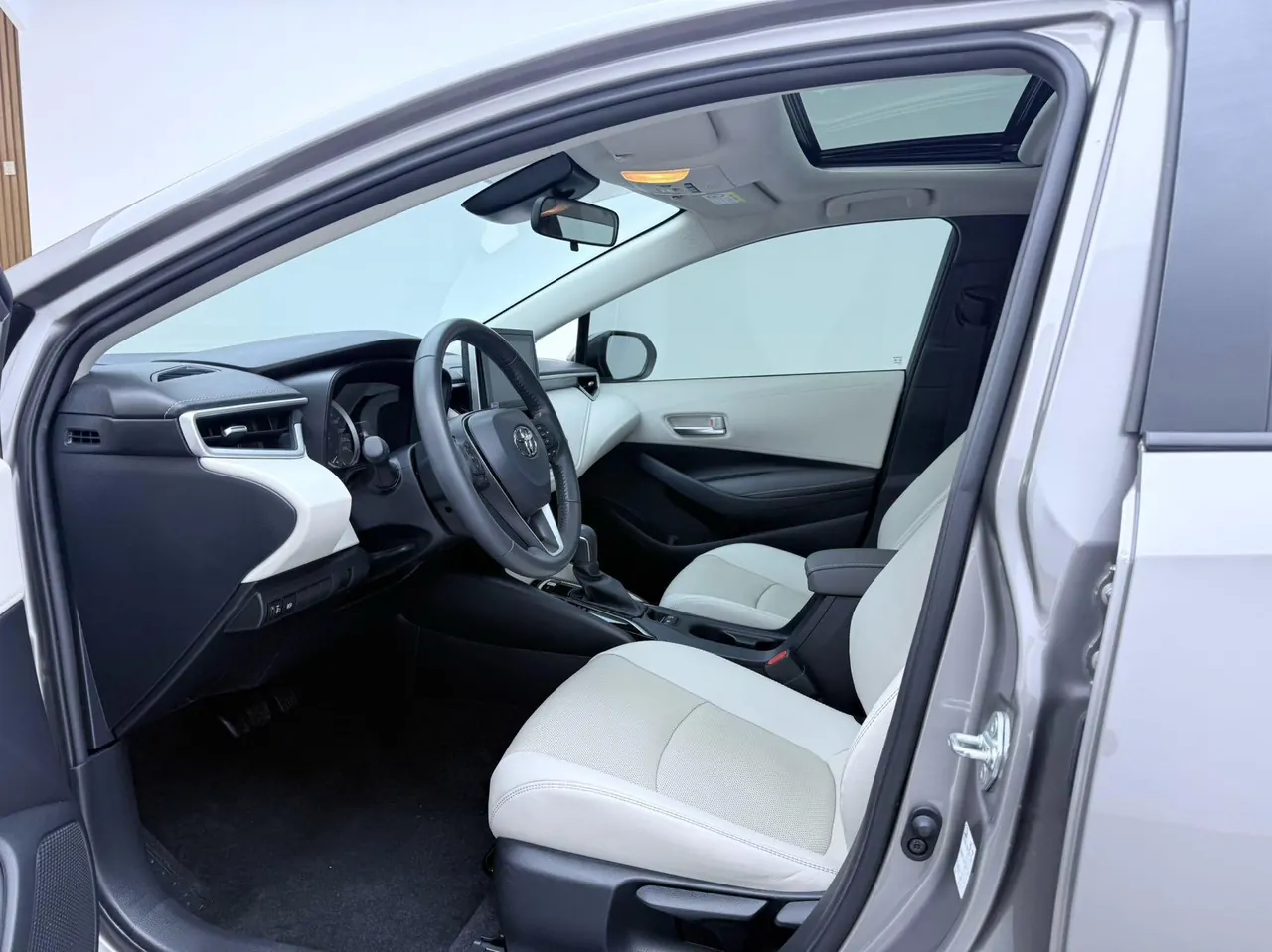 Toyota 2021 Corolla 1.2T Stepless Deluxe Edition Automatic Gear 7