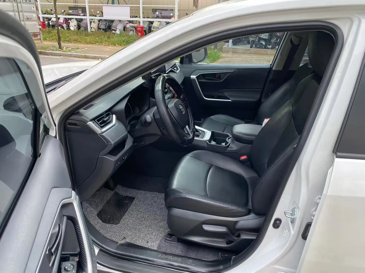 Toyota 2024 RAV4 Rongbo 2.0 Stepless Two-Drive City Edition Automatic Gear 4