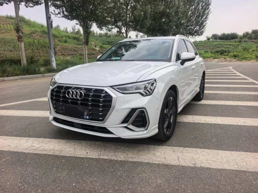Открыть галерею: Audi 2022 Q3 1.4TFSI 35TFSI Fashion Dynamic Automatic