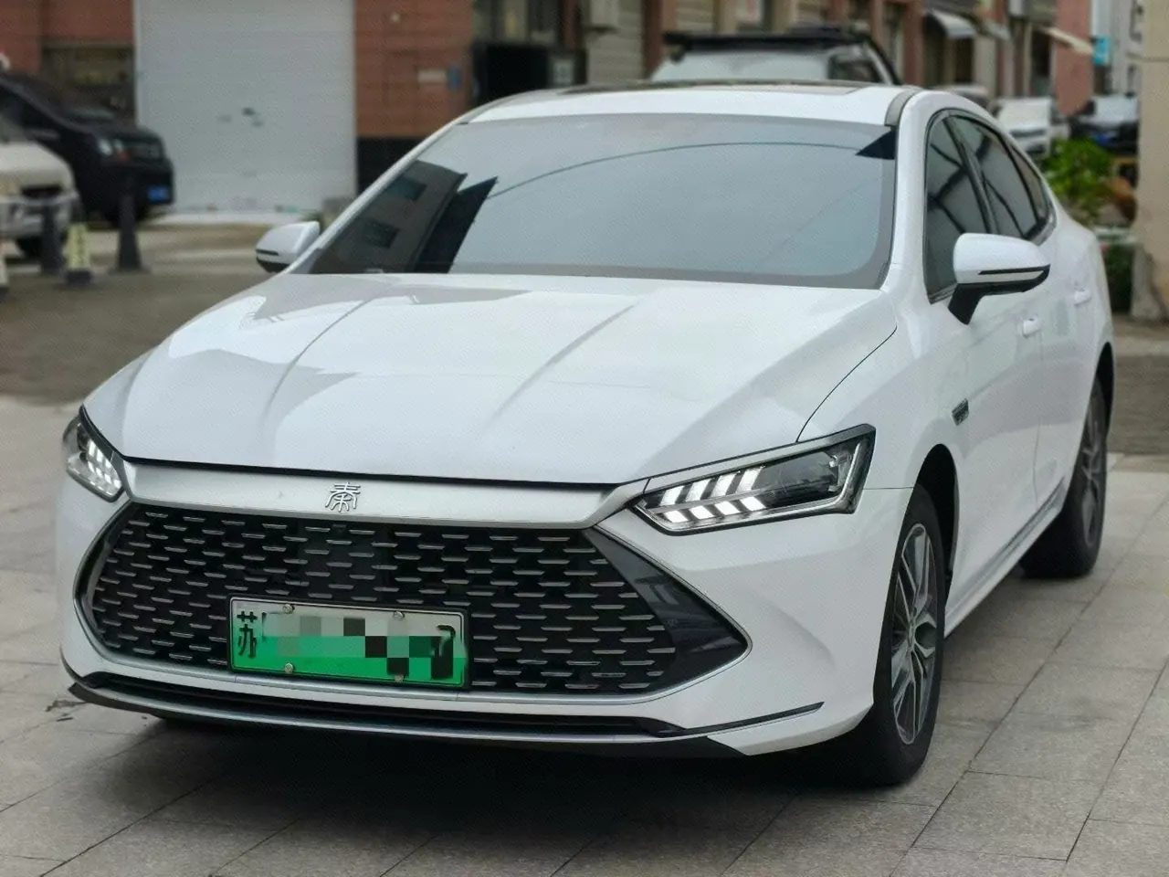 Открыть галерею: BYD 2023 Qin PLUS DM-i 1.5 stepless champion version Exceed 120KM automatic gear