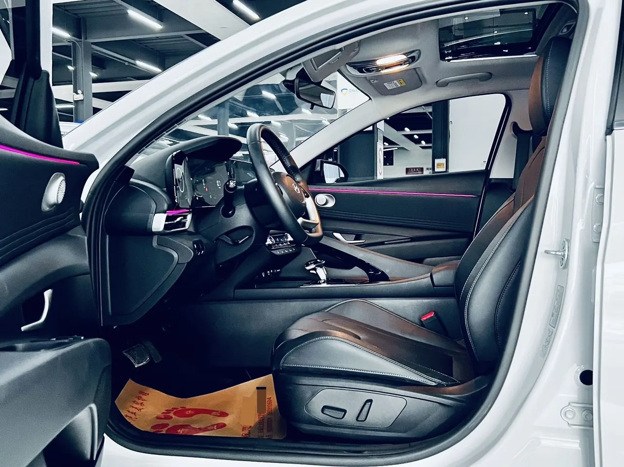 Hyundai 2023 Elantra -3-compartment 1.5 stepless LUX premium automatic gear 4