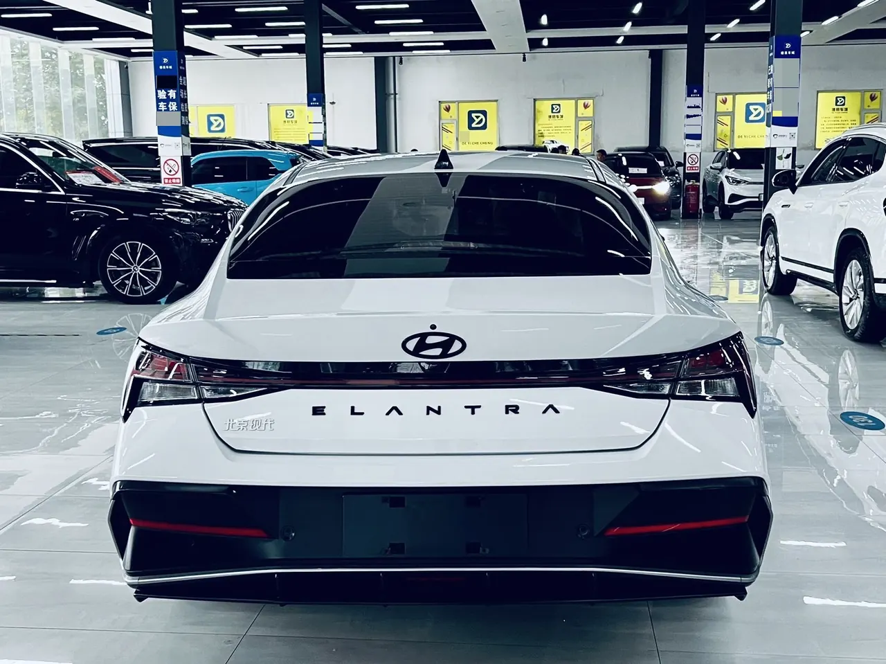 Hyundai 2023 Elantra -3-compartment 1.5 stepless LUX premium automatic gear 8