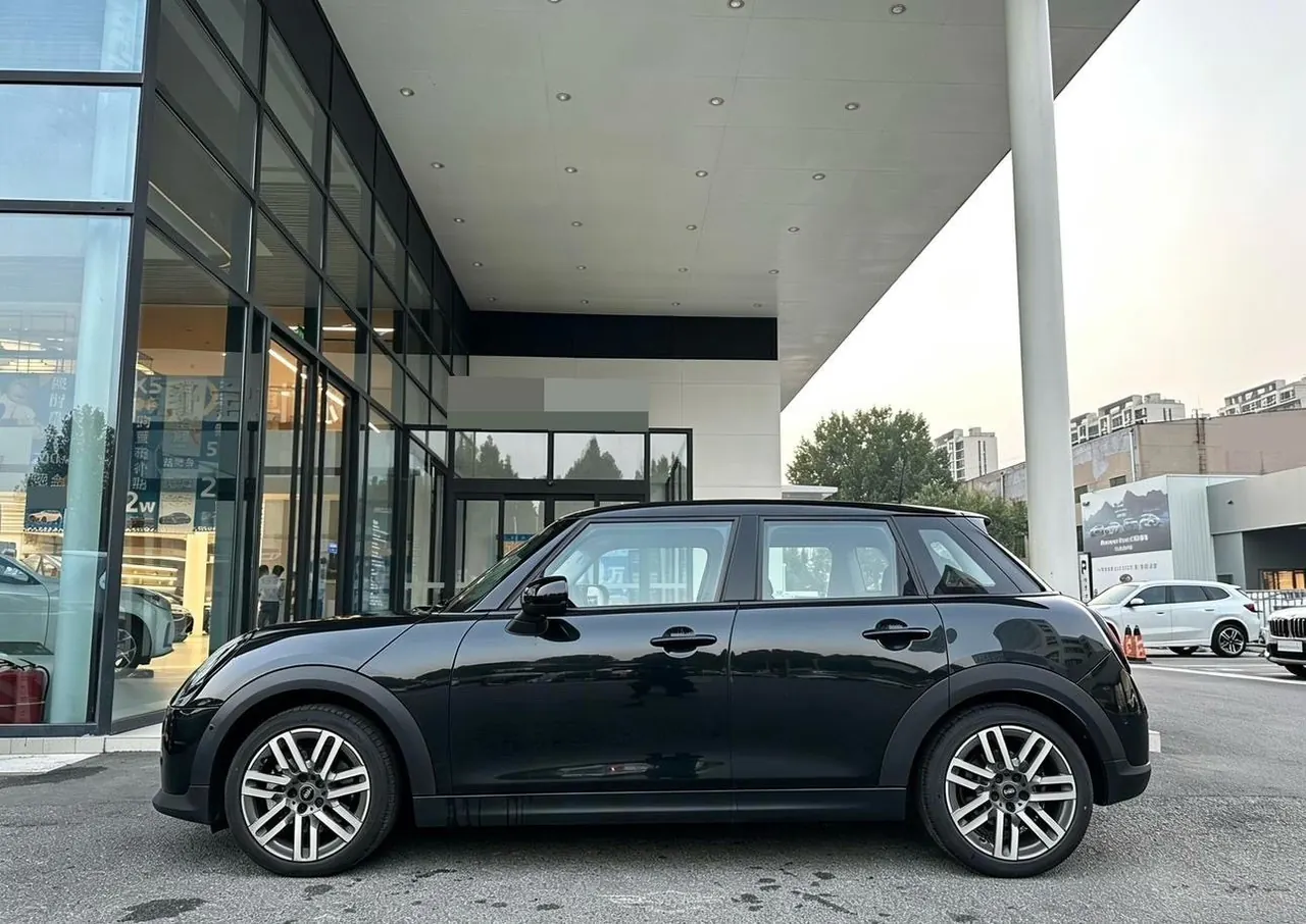 MINI Mini 5-Door (Imported) 2025 Mini Cooper 1.5T Classic Auto 7