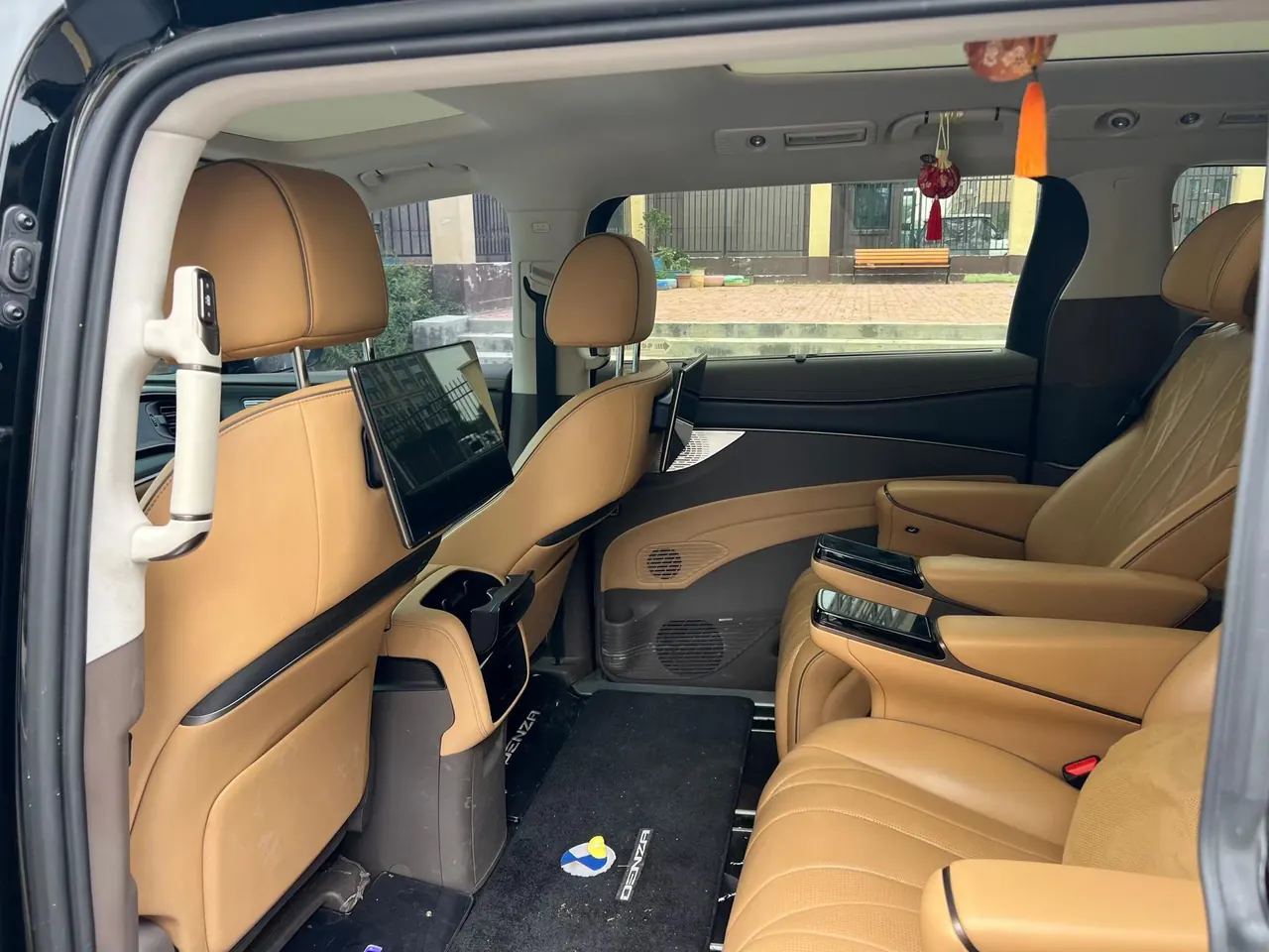 Denza 2022 Denza D9 DM-i 1.5T Stepless 970 Four-wheel Drive Honorable Automatic Gear 3