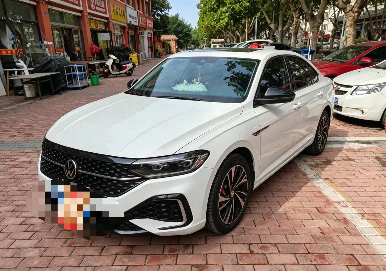 打开图片灯箱:Volkswagen 2024 Lavida 1.5TSI 300TSI Star Leading Edition Automatic Gear