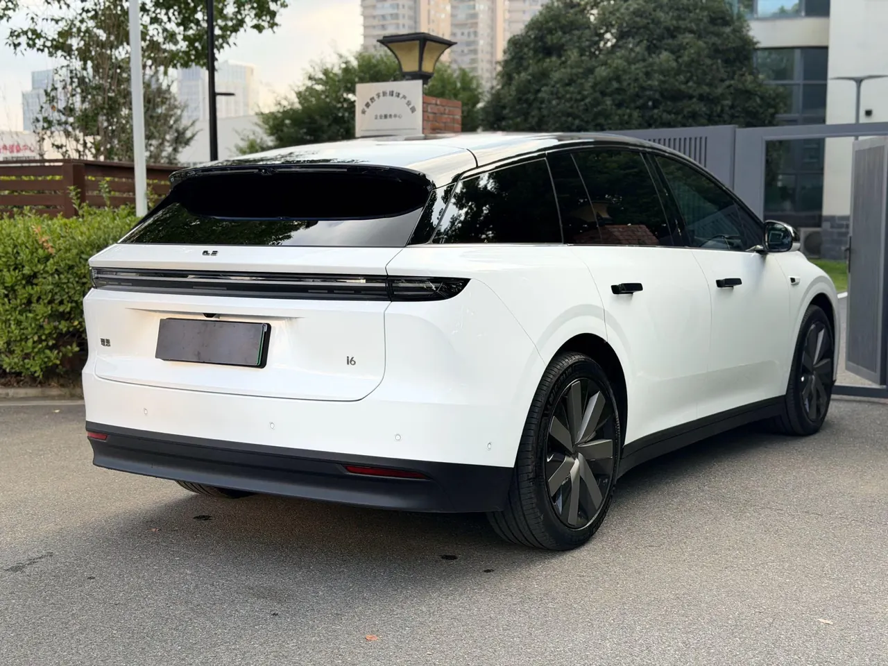 Li 2025 i6 four-wheel drive basic automatic transmission 8