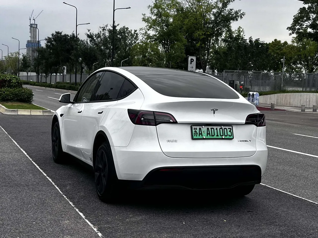 Tesla 2024 Model Y long endurance all-wheel drive version automatic transmission 5