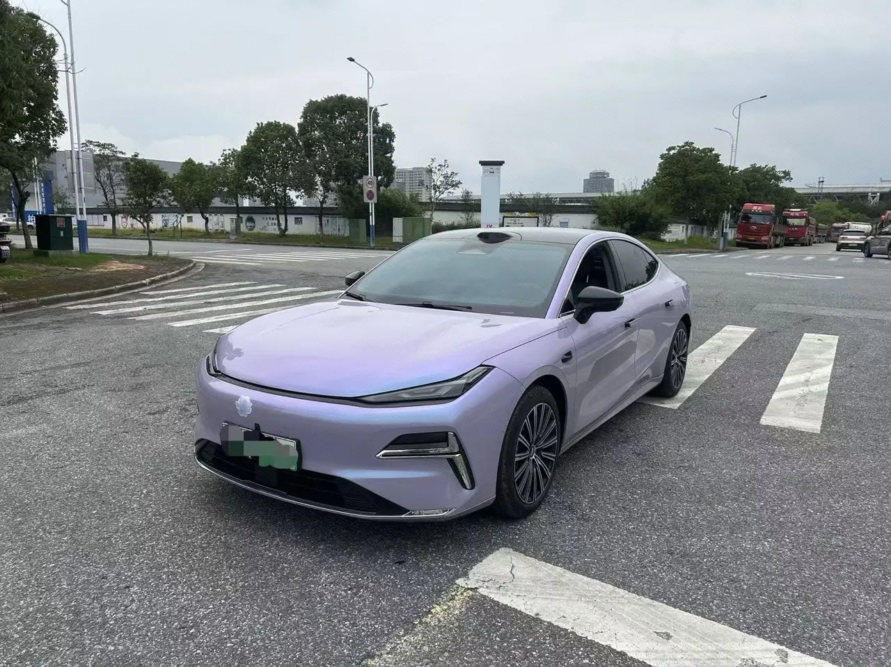Открыть галерею: Geely Galaxy 2025 Xingyao 8 EM-P 1.5T 130km Starship Edition Automatic Gear