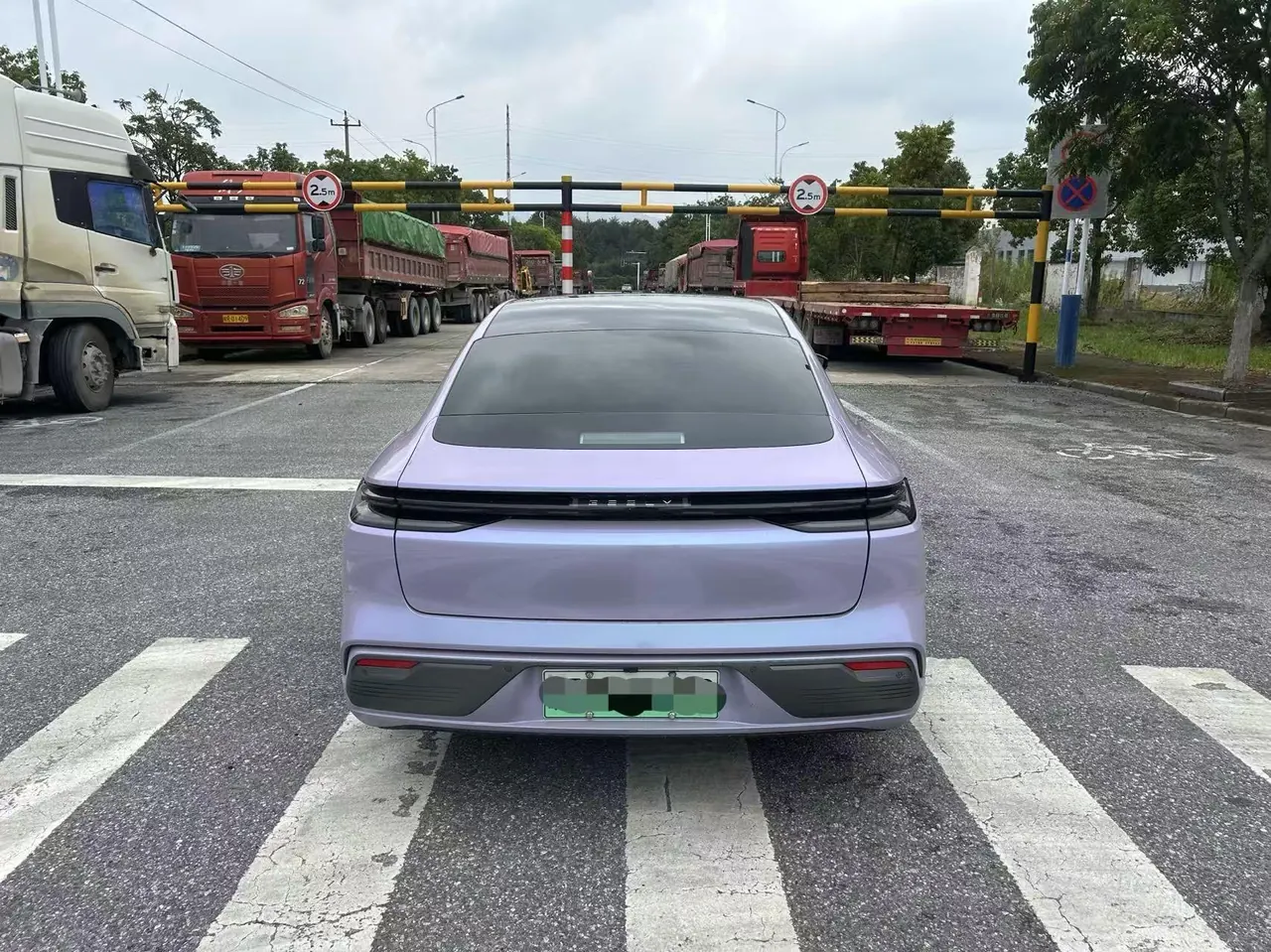 Geely Galaxy 2025 Xingyao 8 EM-P 1.5T 130km Starship Edition Automatic Gear 3