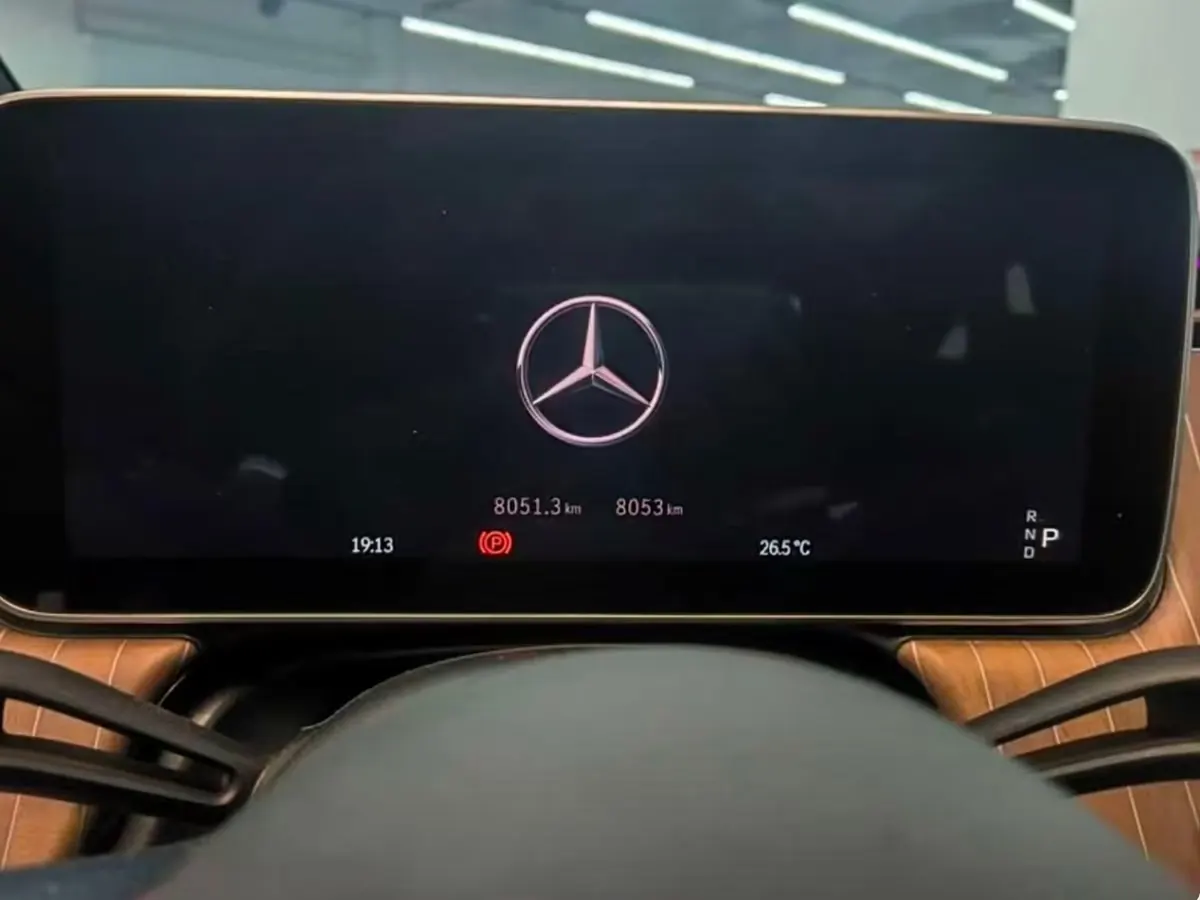 Mercedes Benz 2025 EQE 500 4MATIC EQE 500 4MATIC Pioneer Edition Automatic Gear 12