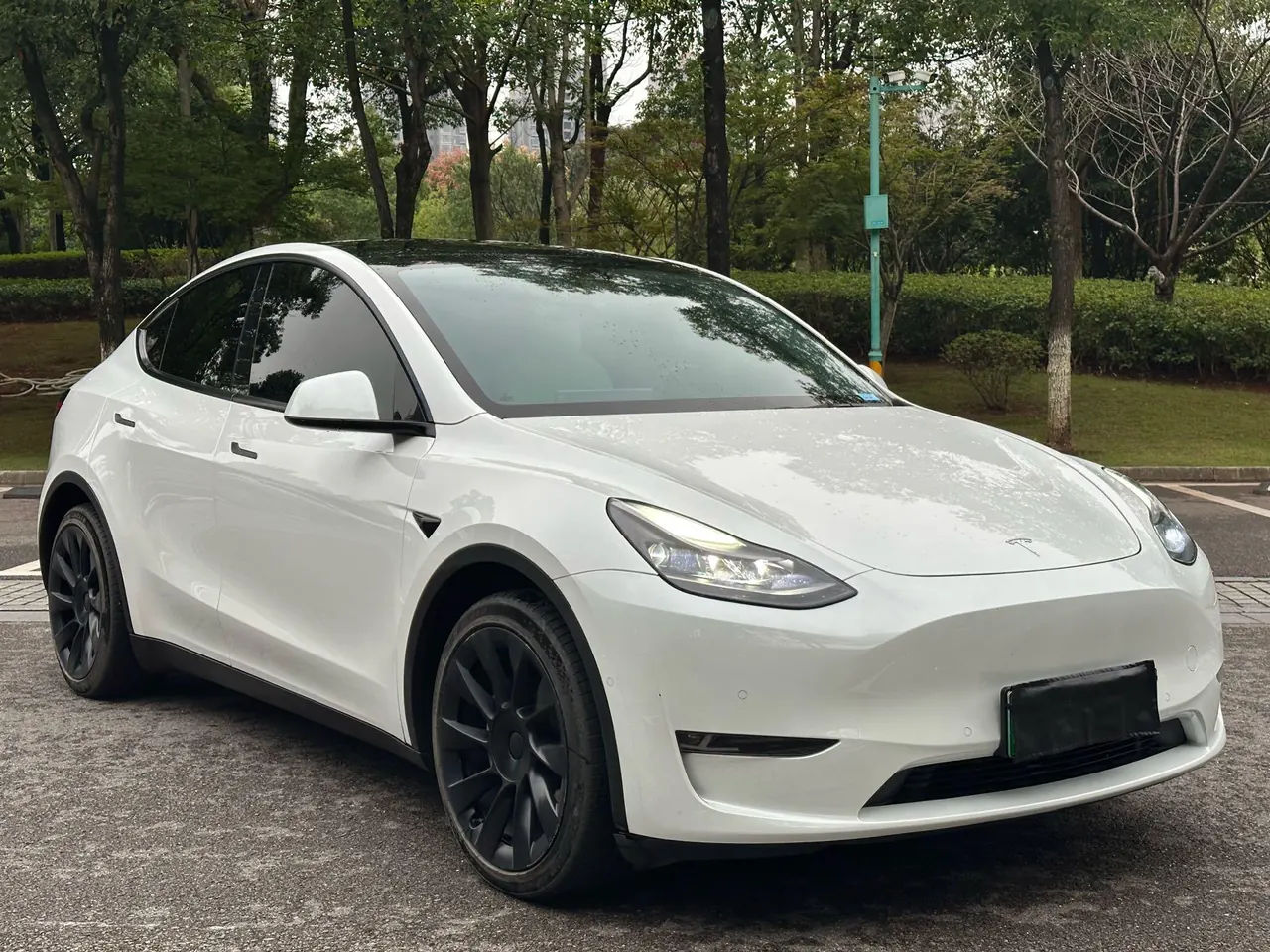 Tesla 2022 Model Y long endurance all-wheel drive version automatic transmission 3