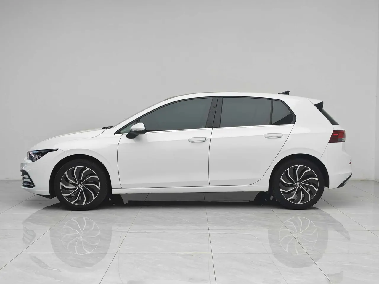 Volkswagen 2024 Golf 8 PRO 1.4TSI Enjoy Edition Automatic Gear 2