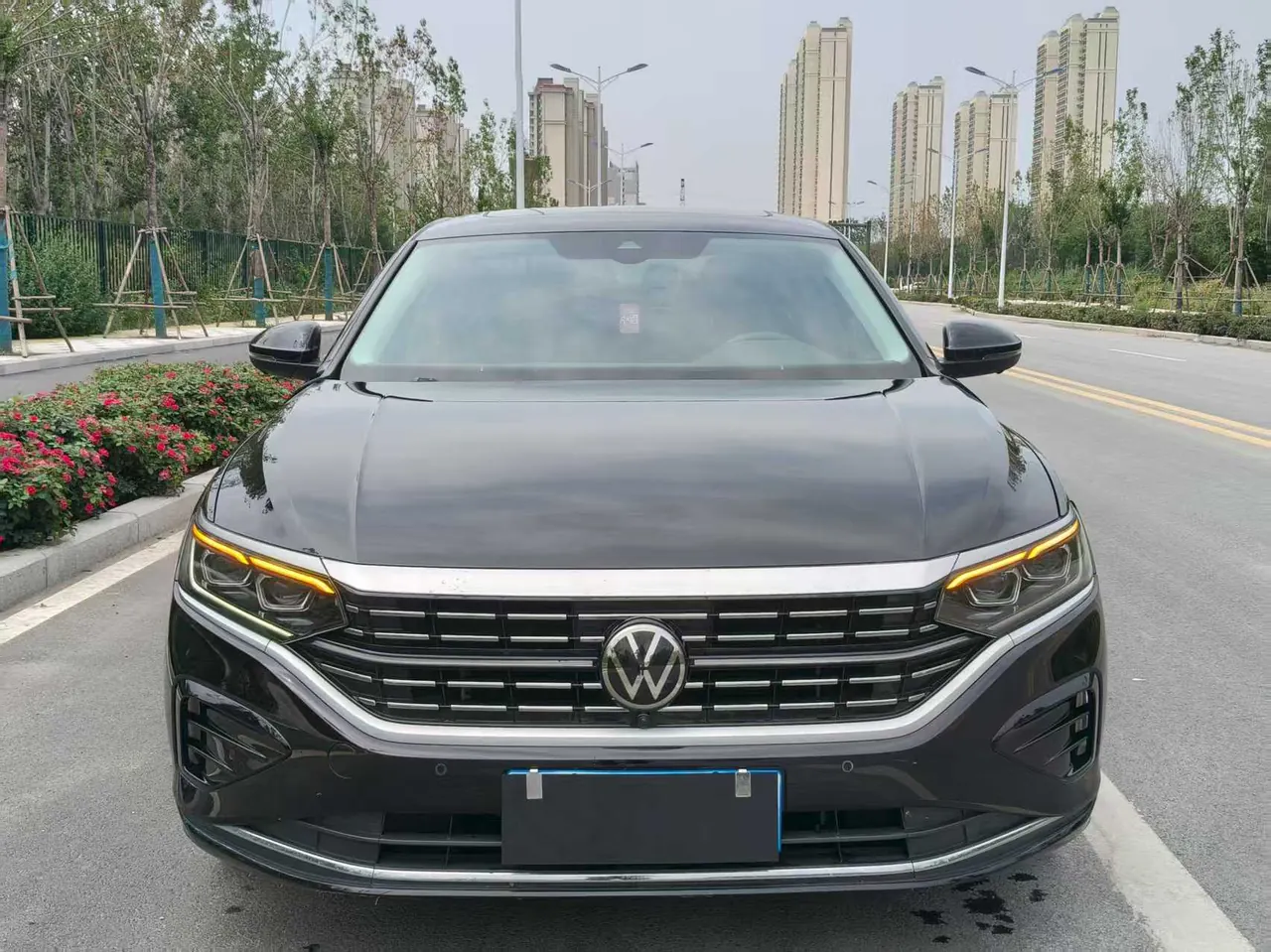 Volkswagen 2024 Passat 2.0TSI 380TSI Deluxe Edition Automatic 3