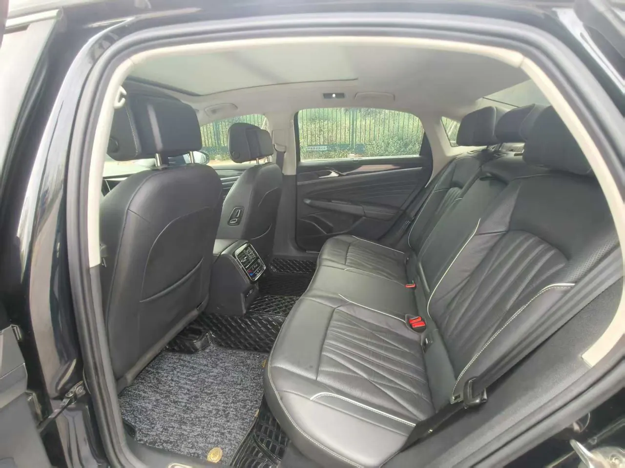 Volkswagen 2024 Passat 2.0TSI 380TSI Deluxe Edition Automatic 5
