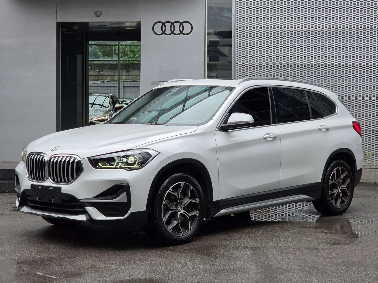 Открыть галерею: BMW 2022 X1 sDrive20Li 1.5T exclusive automatic gear
