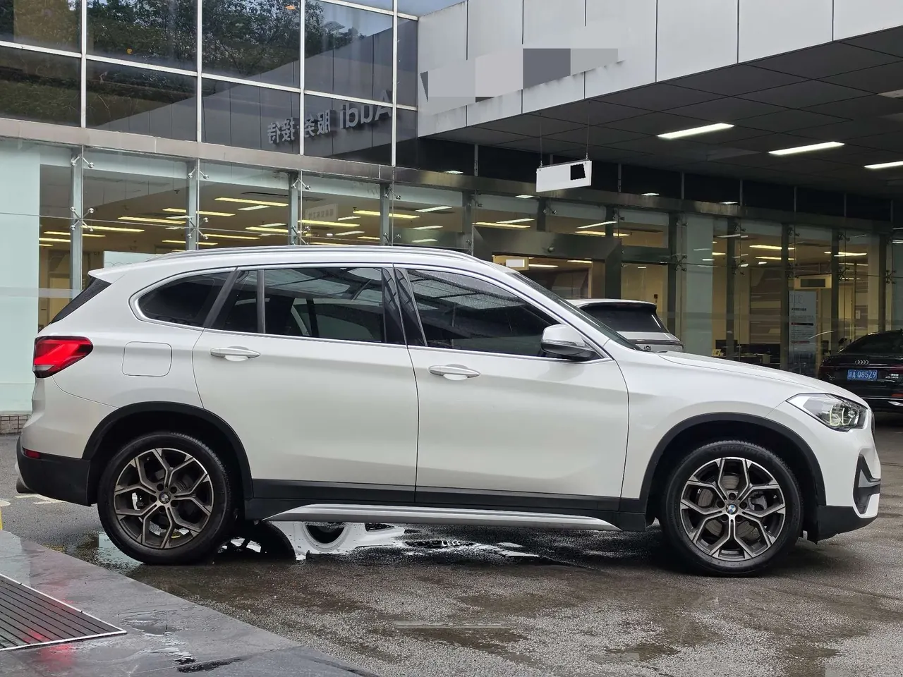 BMW 2022 X1 sDrive20Li 1.5T exclusive automatic gear 4