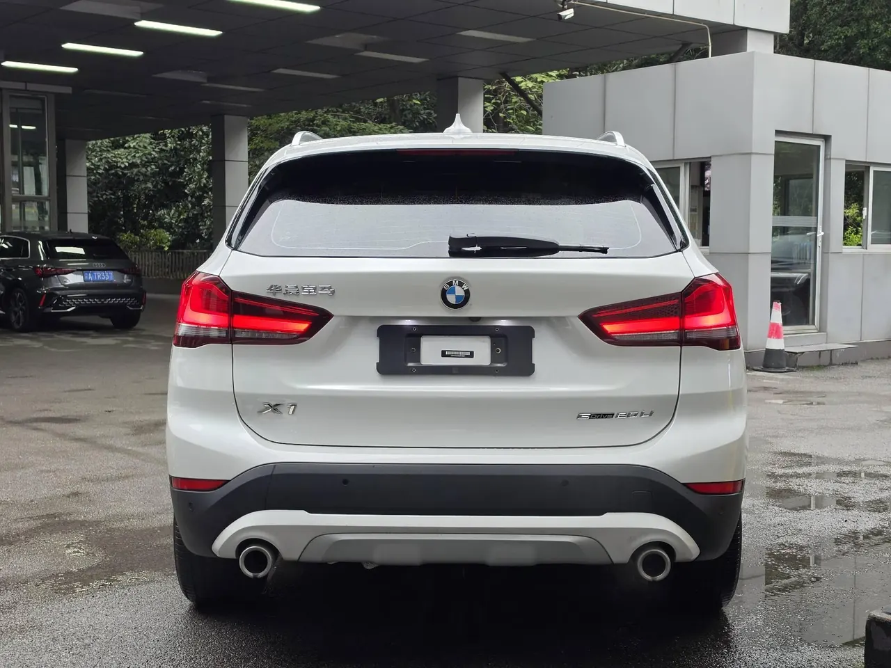 BMW 2022 X1 sDrive20Li 1.5T exclusive automatic gear 5