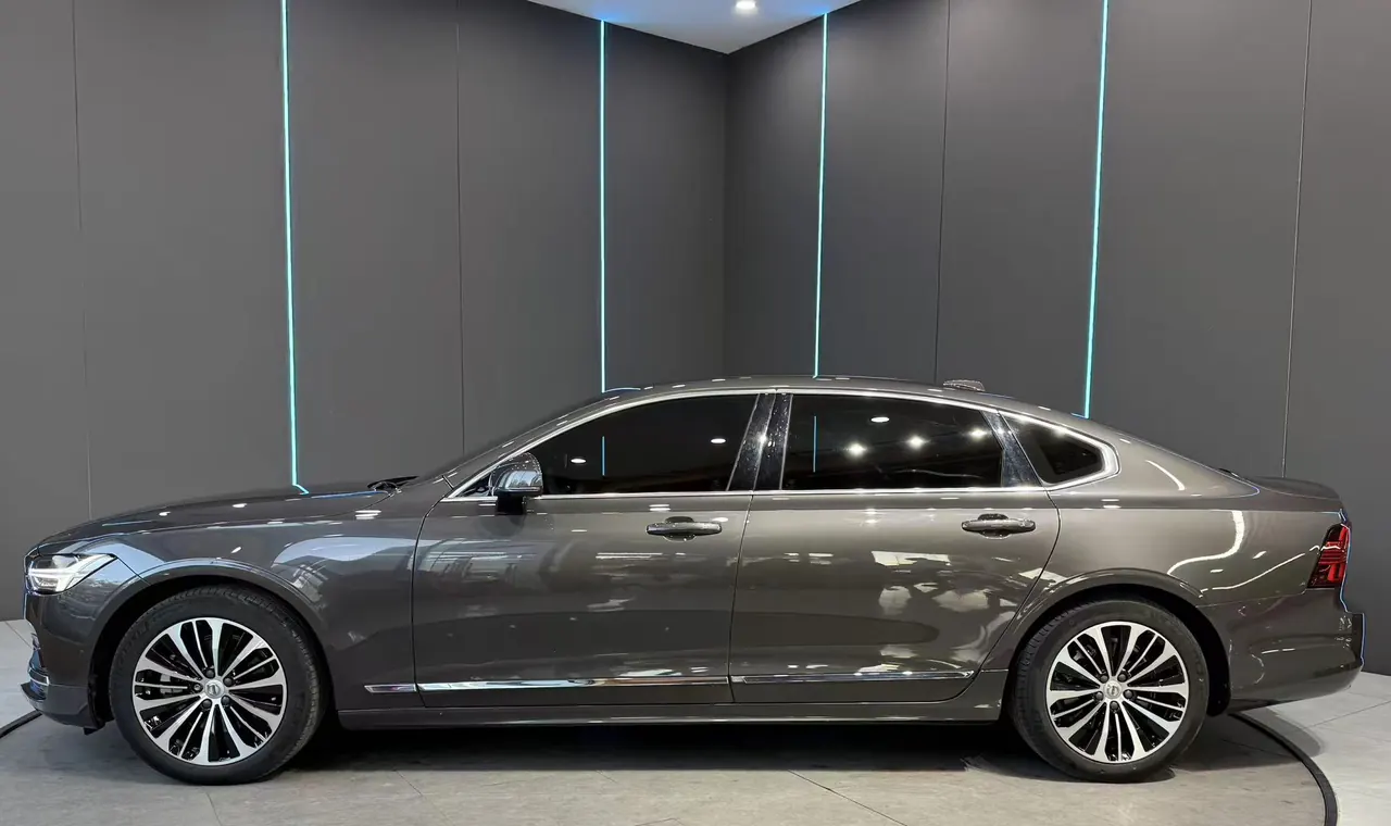 Volvo 2024 S90 48V 2.0T B5 Zhiyi Deluxe Edition Automatic Gear 4