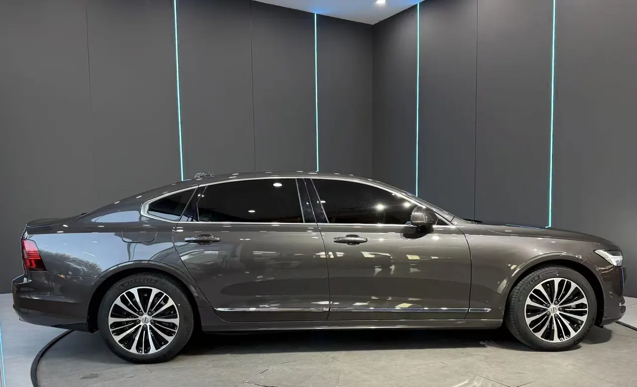 Volvo 2024 S90 48V 2.0T B5 Zhiyi Deluxe Edition Automatic Gear 5