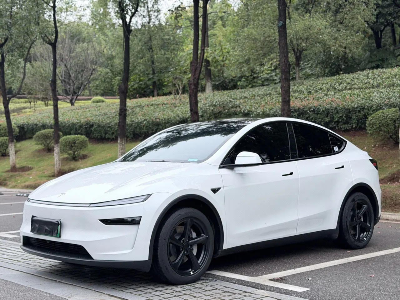 Открыть галерею: Tesla 2026 Model Y Rear-Wheel-Drive Automatic
