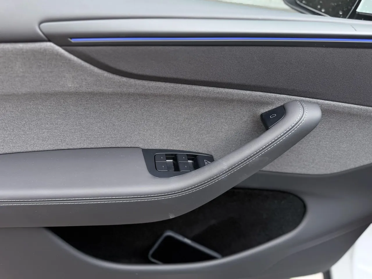 Tesla 2026 Model Y Rear-Wheel-Drive Automatic 10
