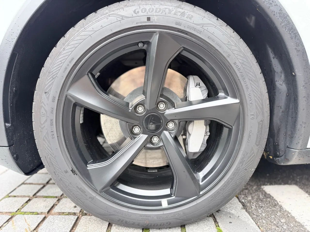 Tesla 2026 Model Y Rear-Wheel-Drive Automatic 7