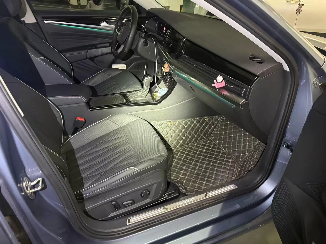 Volkswagen 2022 Passat 2.0TSI 330TSI Star Deluxe Edition Automatic Transmission 4