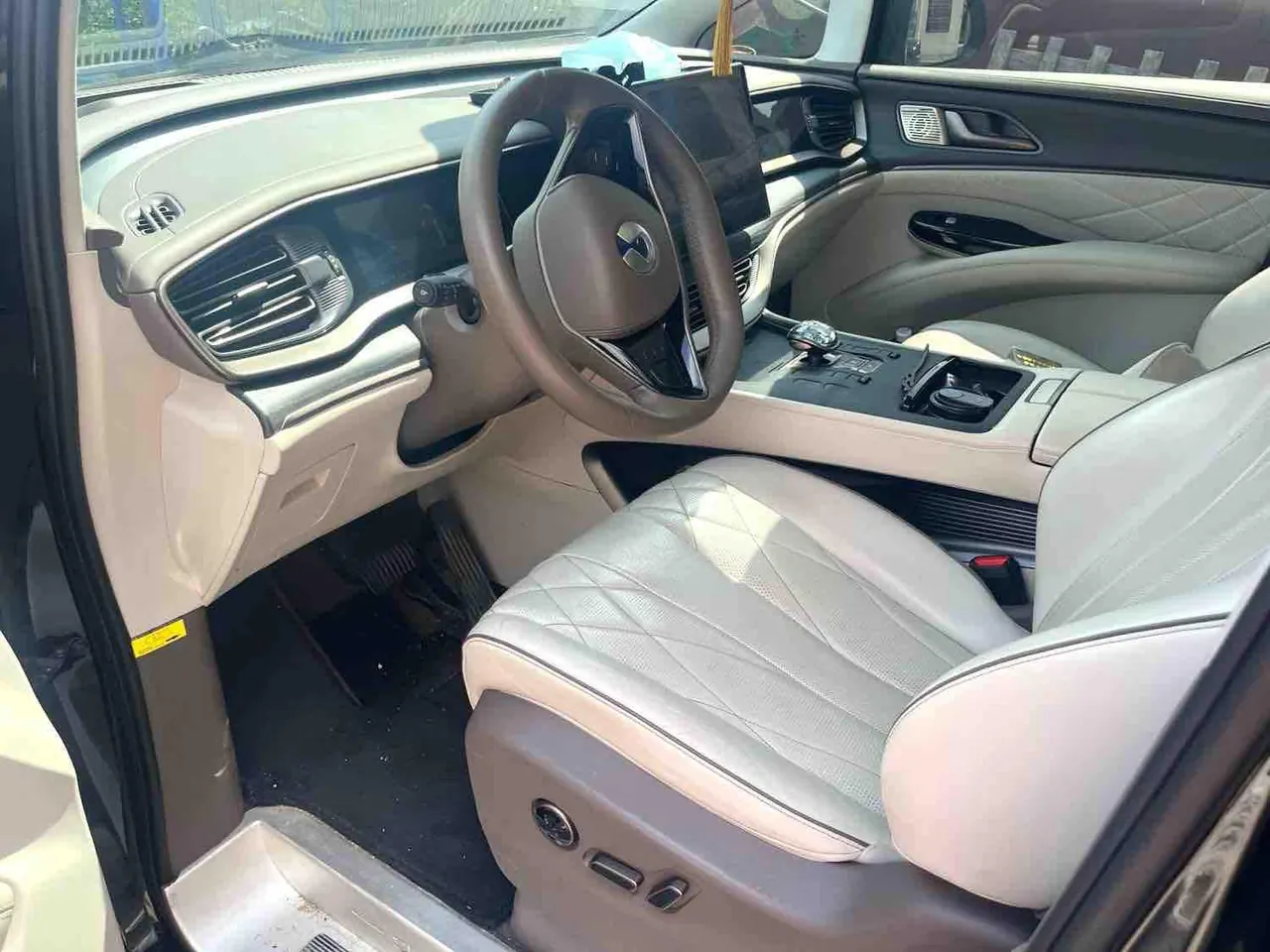 Denza 2022 Denza D9 DM-i 1.5T stepless 970 four-wheel drive flagship automatic gear 6