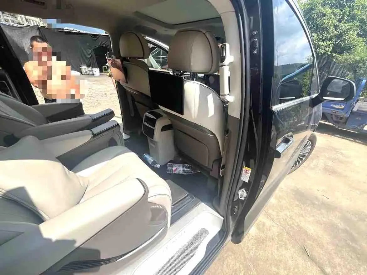 Denza 2022 Denza D9 DM-i 1.5T stepless 970 four-wheel drive flagship automatic gear 8