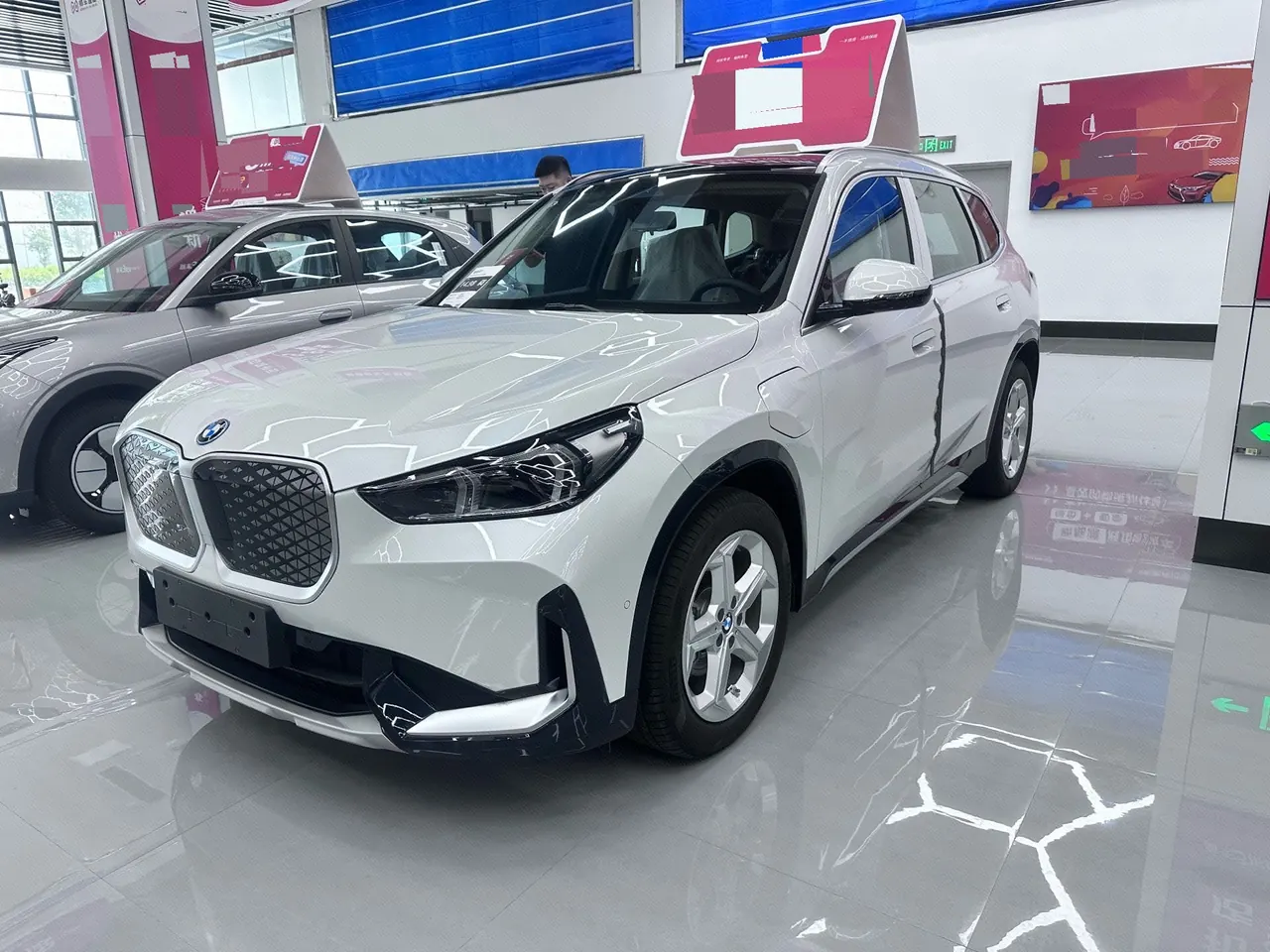 BMW 2026 iX1 eDrive25L eDrive25L X design set automatic gear - View 1