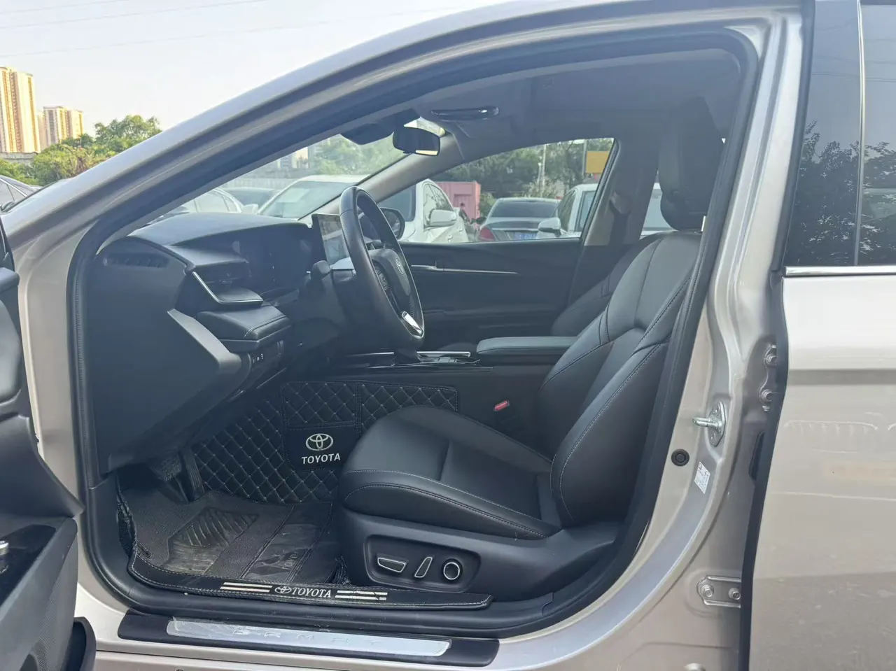 Toyota 2024 Camry Dual Engine 2.0HGVP Stepless Deluxe Automatic Gear 3