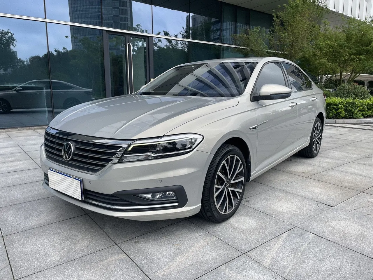 Открыть галерею: Volkswagen 2022 Lavida 1.4TSI 280TSI Deluxe Edition Automatic Gear