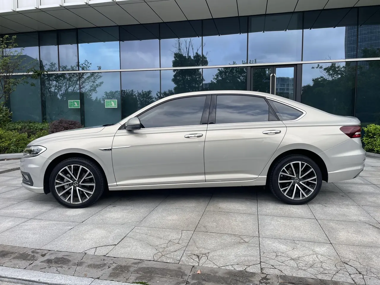 Volkswagen 2022 Lavida 1.4TSI 280TSI Deluxe Edition Automatic Gear 3