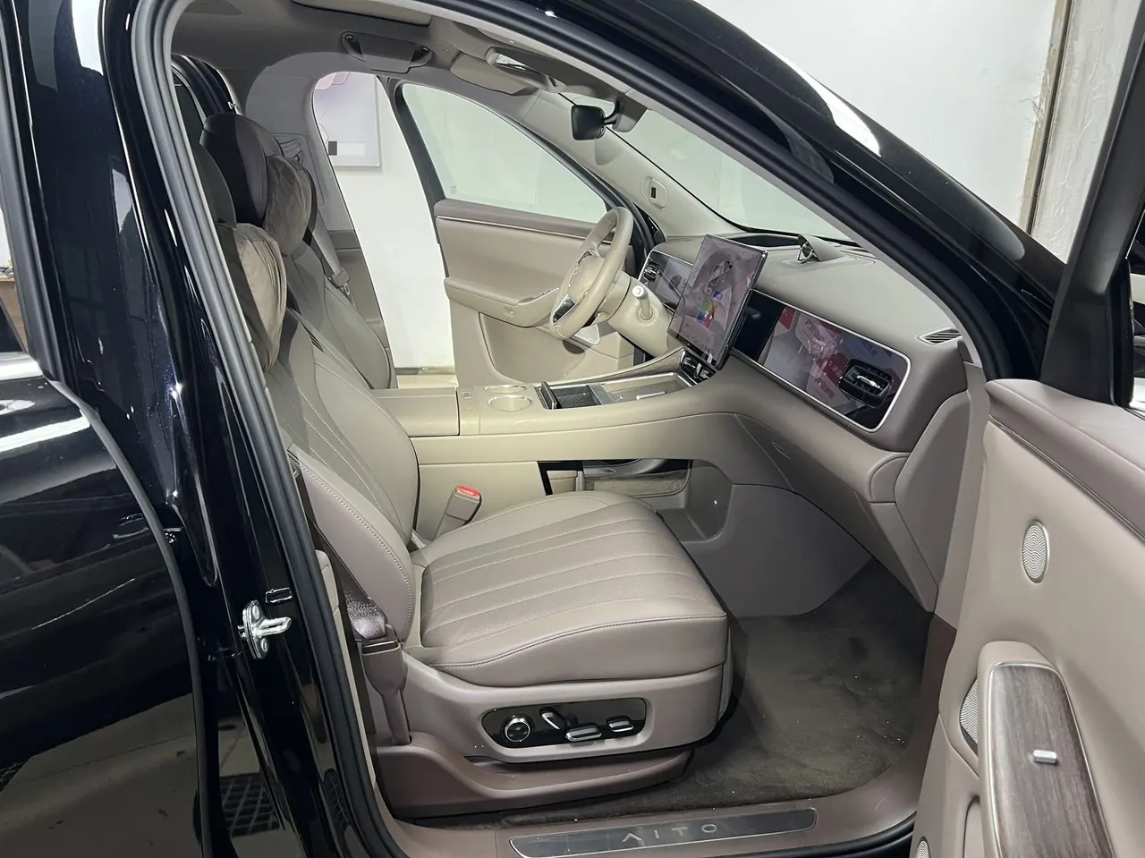 AITO 2026 AITO M7 extended range Ultra 4-wheel drive version 5 (192-line laser Radar) automatic gear 16