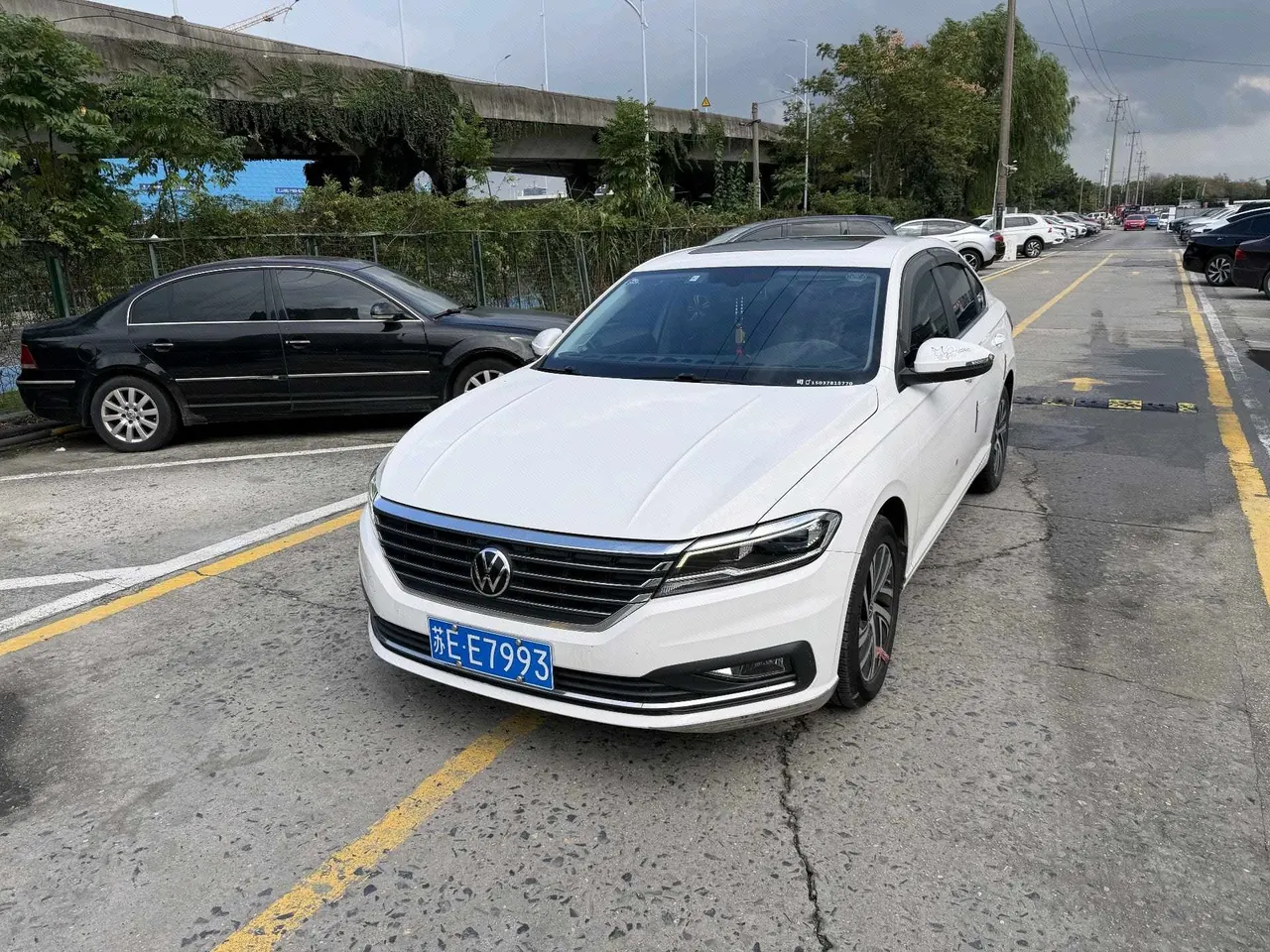Open image lightbox: Volkswagen 2022 Lavida 1.4TSI 280TSI Deluxe Edition Automatic Gear
