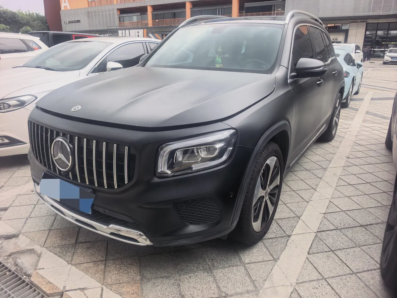 Открыть галерею: Mercedes Benz 2022 GLB 220 2.0T Fashion Automatic