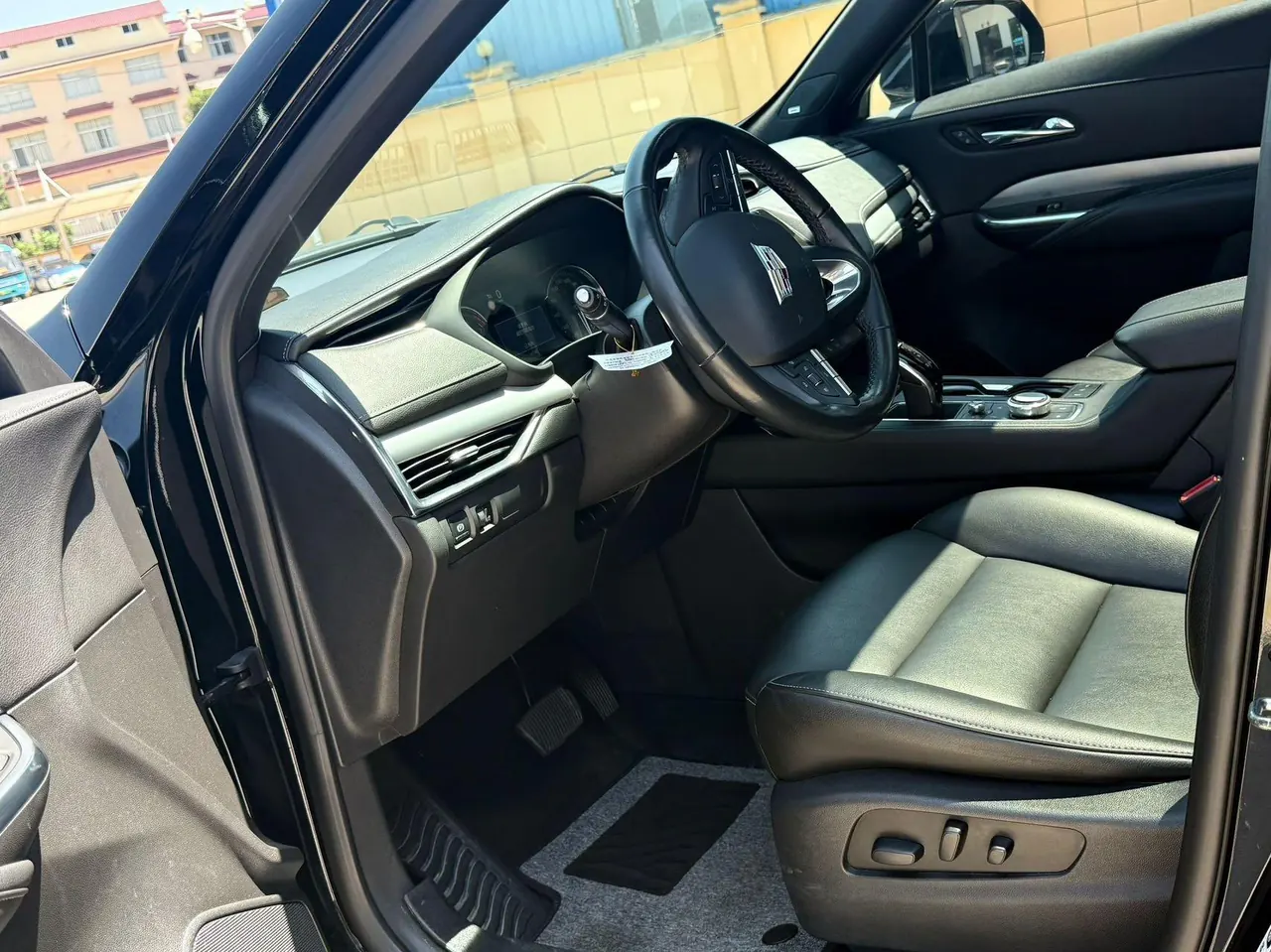 Cadillac 2021 XT4 2.0T 28T Two-Drive Leading Automatic Gear 3