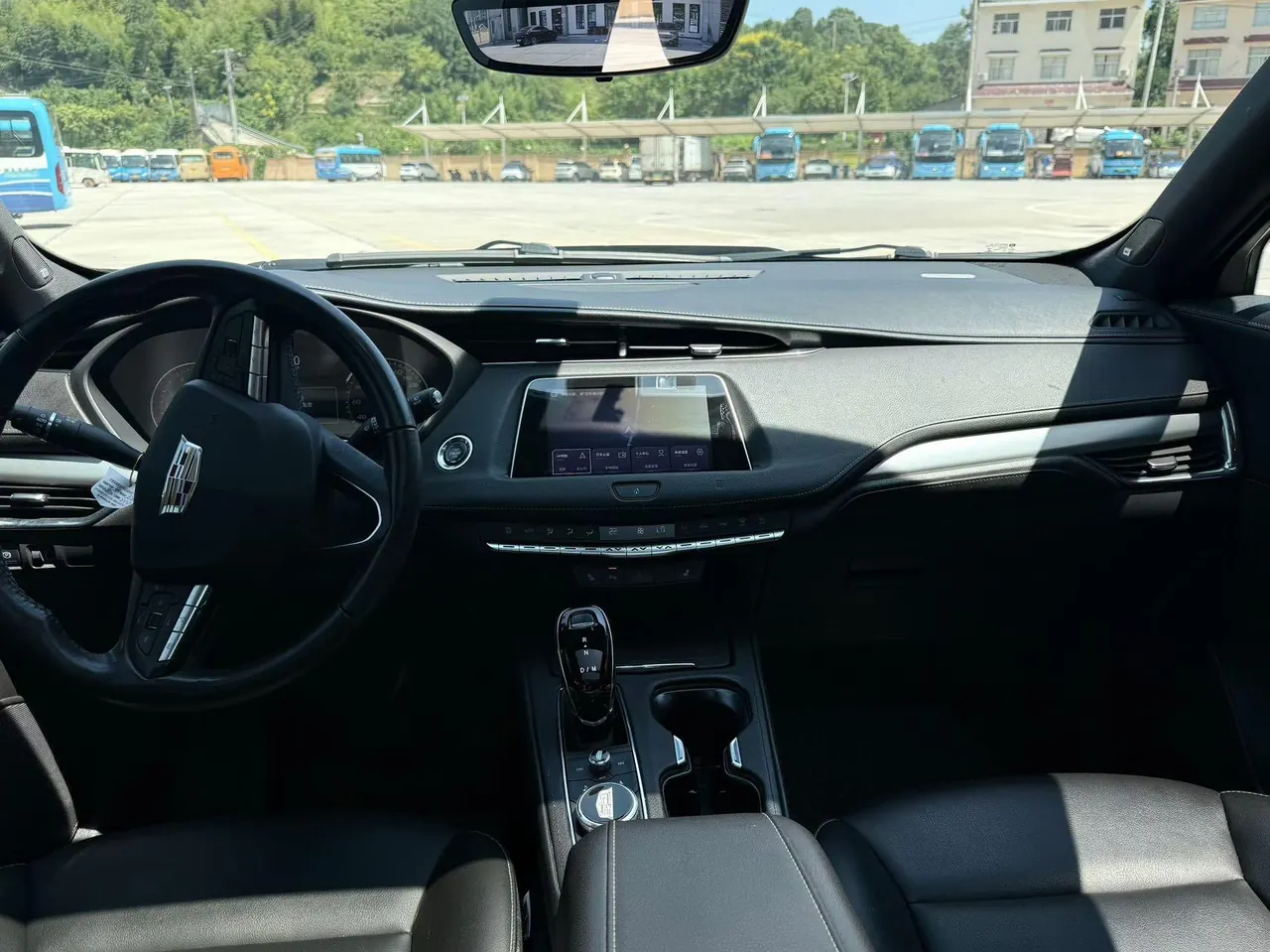 Cadillac 2021 XT4 2.0T 28T Two-Drive Leading Automatic Gear 4