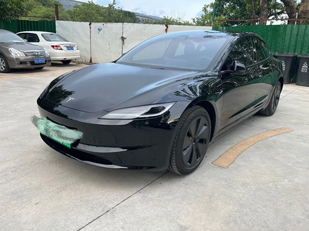 打开图片灯箱:Tesla 2025 Model 3 rear-wheel drive version of automatic transmission