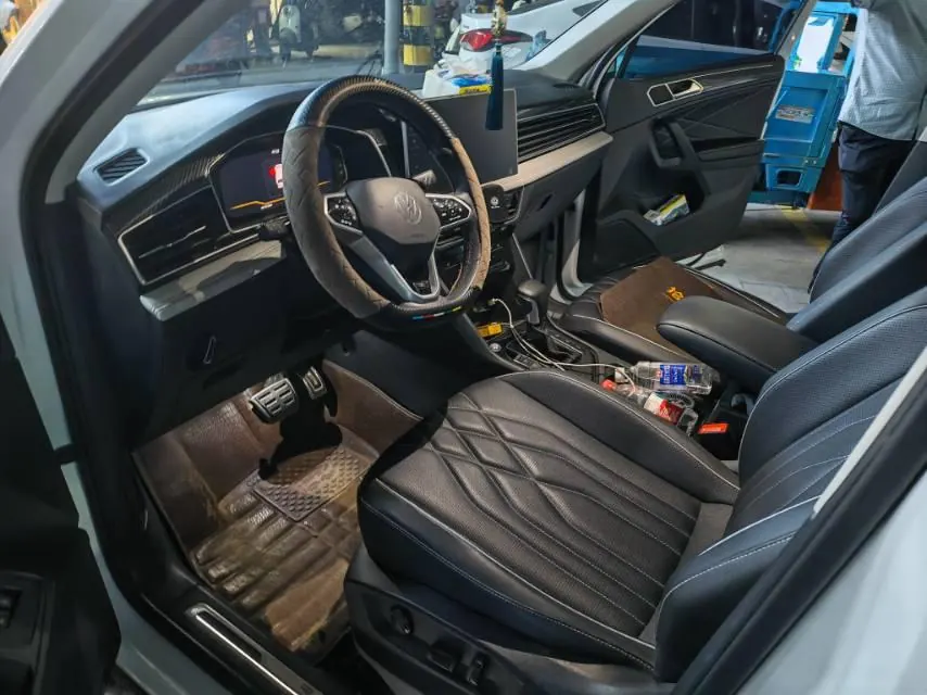 Volkswagen 2022 Tiguan L R-Line 2.0TSI 330TSI Two-Drive R-Line Overdrive Automatic Gear 2