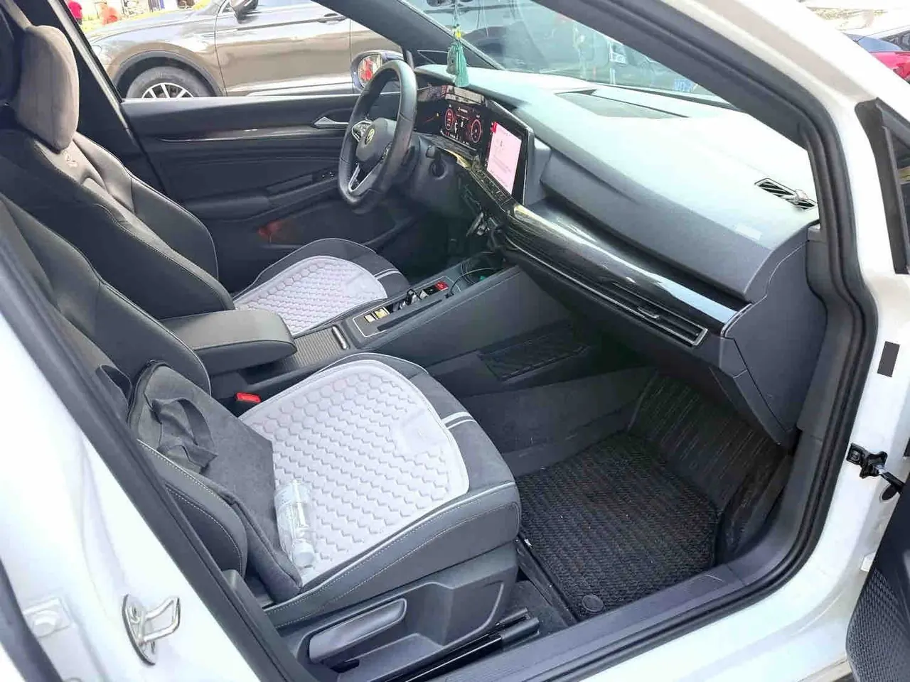 Volkswagen 2024 Golf 8 R-Line 1.4TSI 280TSI 50 Year Legendary Automatic 4