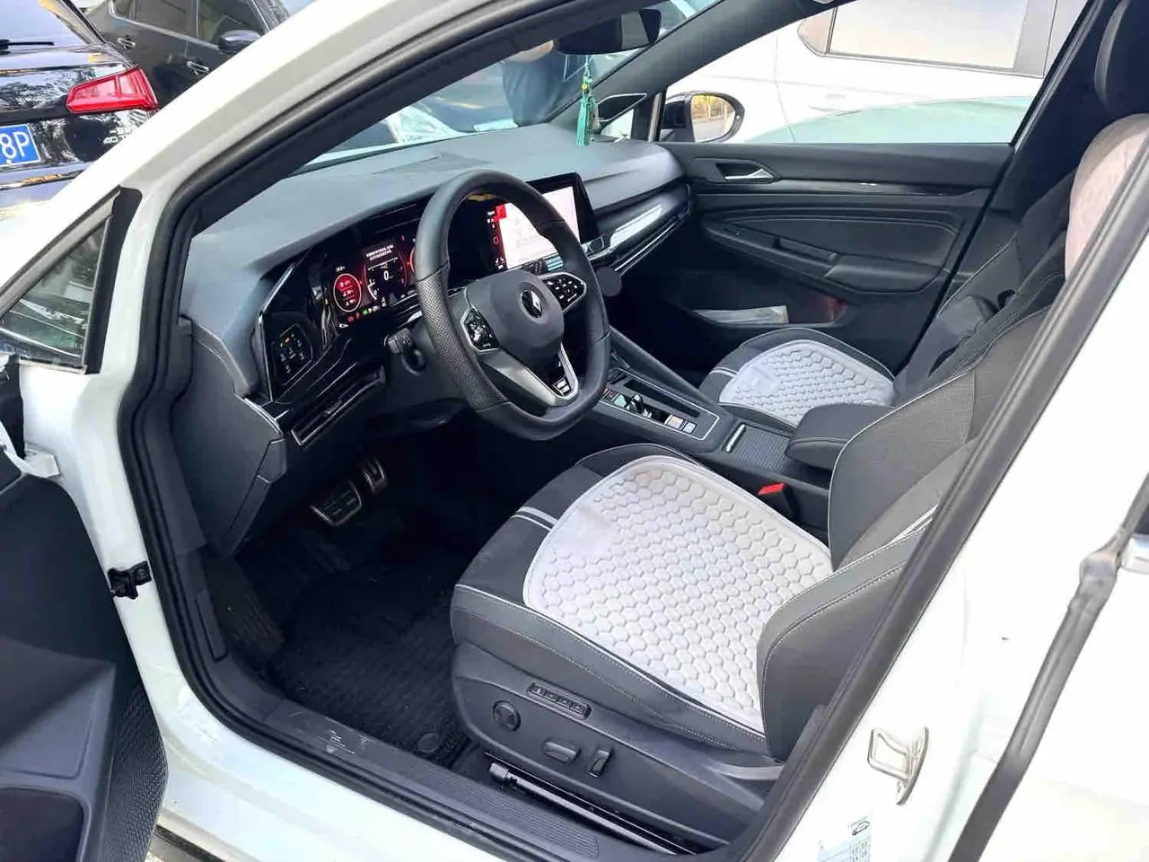 Volkswagen 2024 Golf 8 R-Line 1.4TSI 280TSI 50 Year Legendary Automatic 7