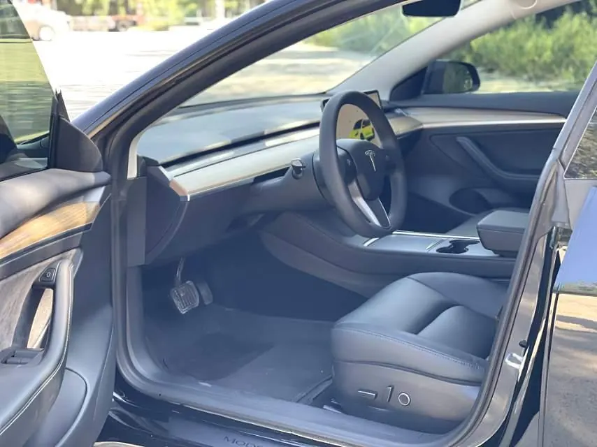 Tesla 2022 Model 3 rear-wheel drive version of automatic transmission 4