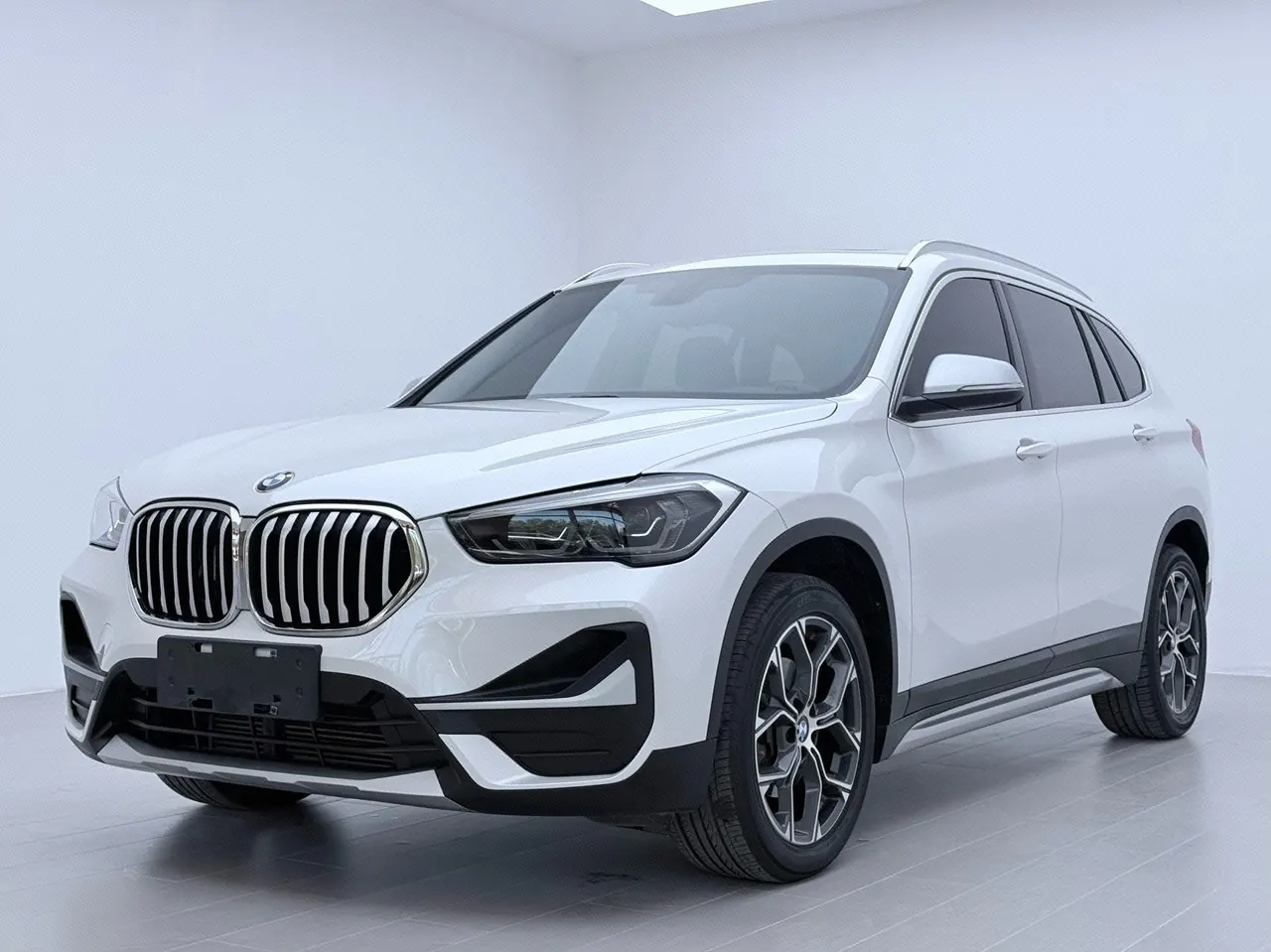 Открыть галерею: BMW 2022 X1 sDrive20Li 1.5T fashion automatic gear