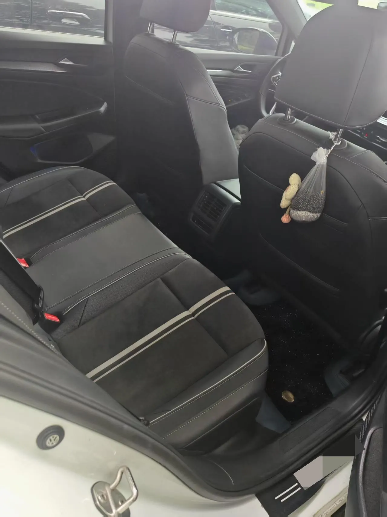 Volkswagen 2023 Golf 8 R-Line 1.4TSI 280TSI Automatic 3