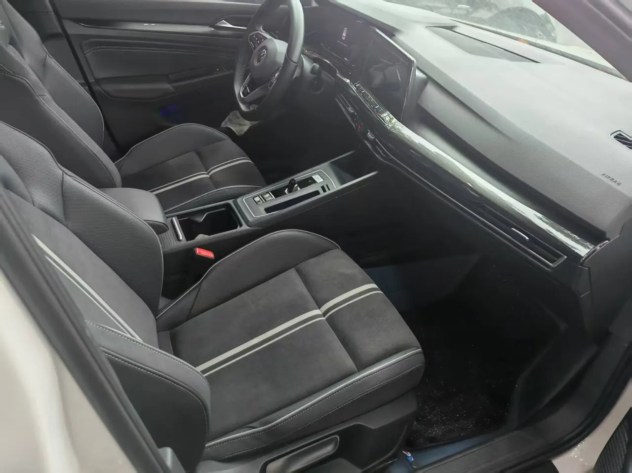 Volkswagen 2023 Golf 8 R-Line 1.4TSI 280TSI Automatic 4