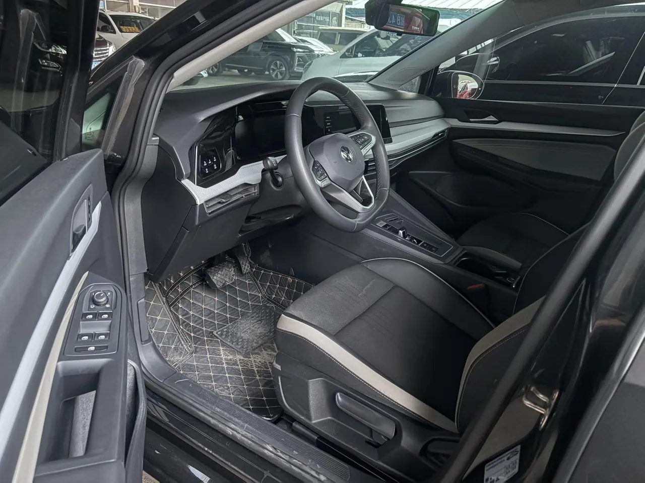 Volkswagen 2021 Golf 8 PRO 1.4TSI 280TSI Automatic 2